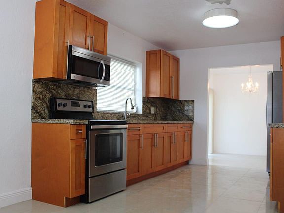 4th image of 13101 NW Miami Ct