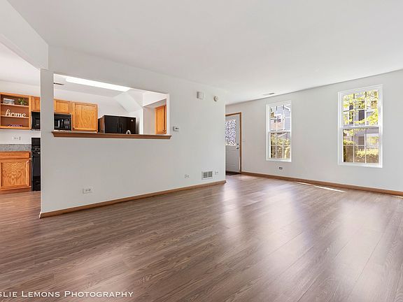 4th image of 1007 Symphony Dr