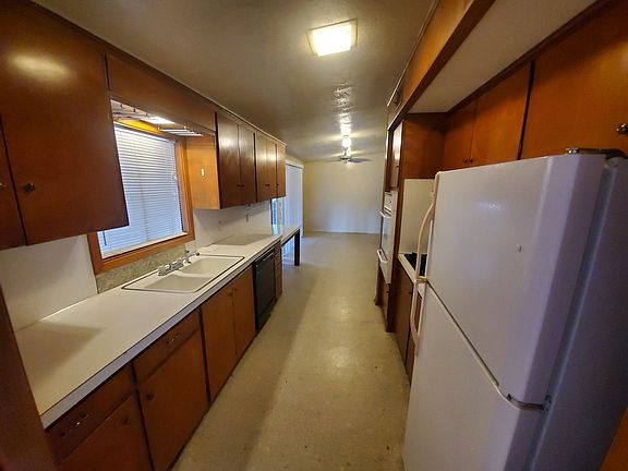 5th image of 1402 Laura Ln