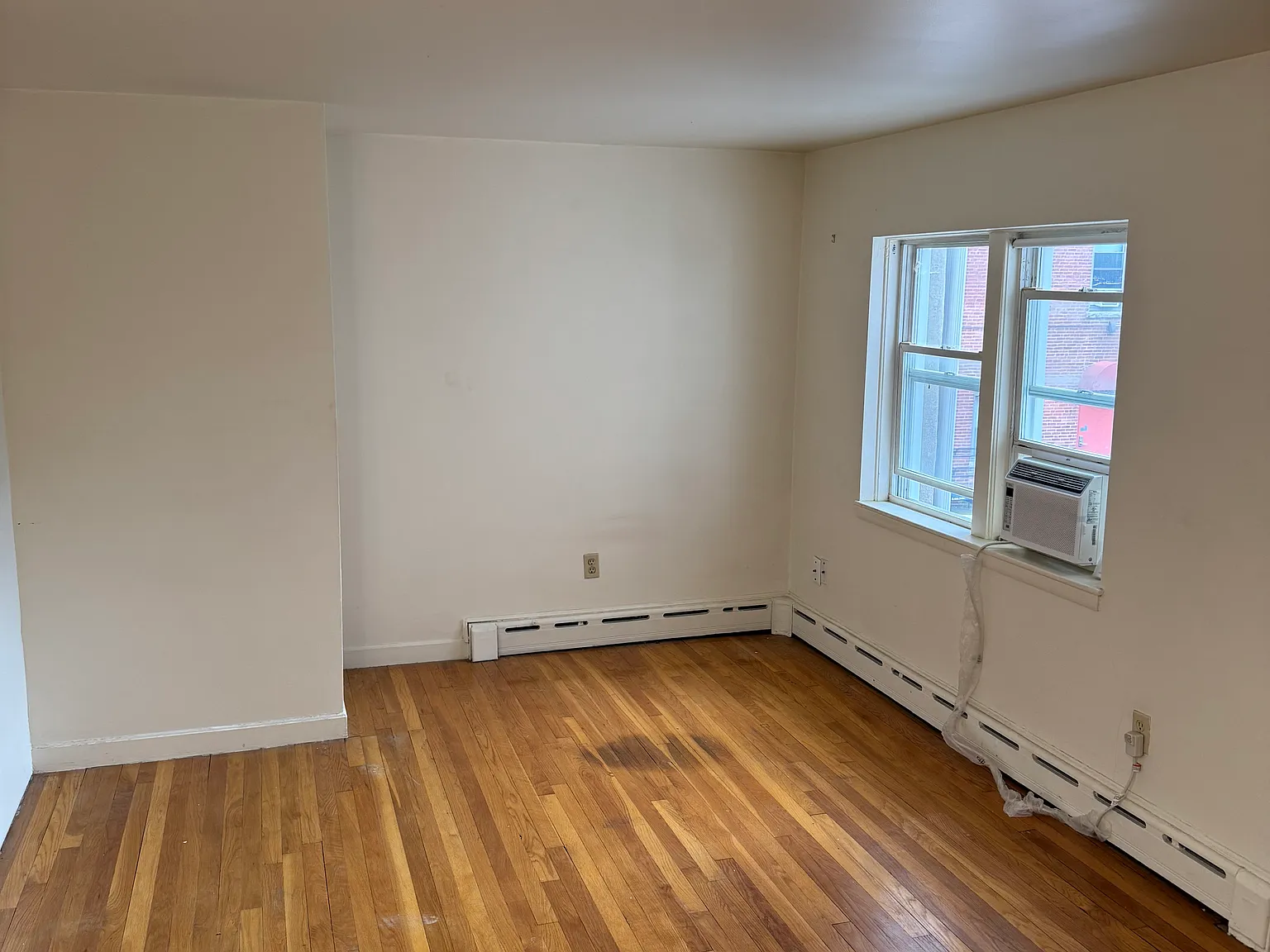 Studio, 600 sqft, $2,100 — Photo 2