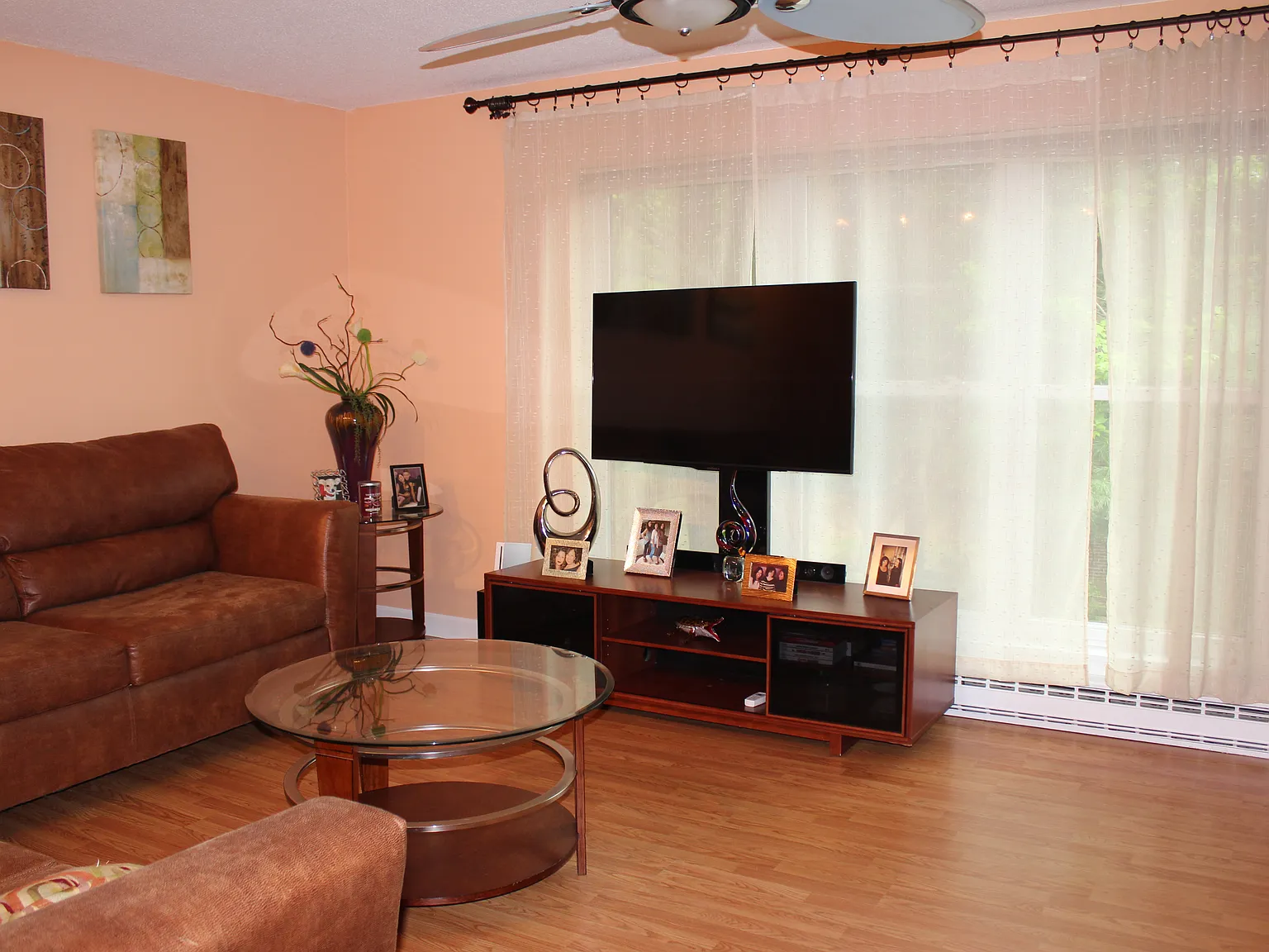2 bed, 1.5 bath, 1030 sqft, $1,900 — Photo 4