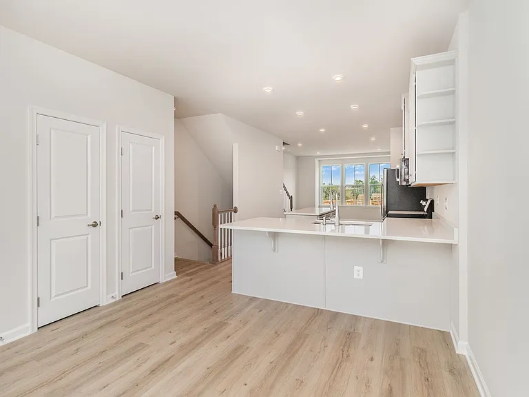 4936 Dunhaven Dr — Photo 5