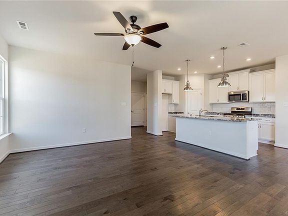 2nd image of 105 Ashford Hill Loop