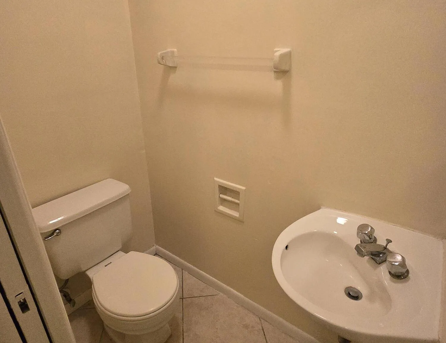 2 bed, 1.5 bath, 660 sqft, $1,350 — Photo 3