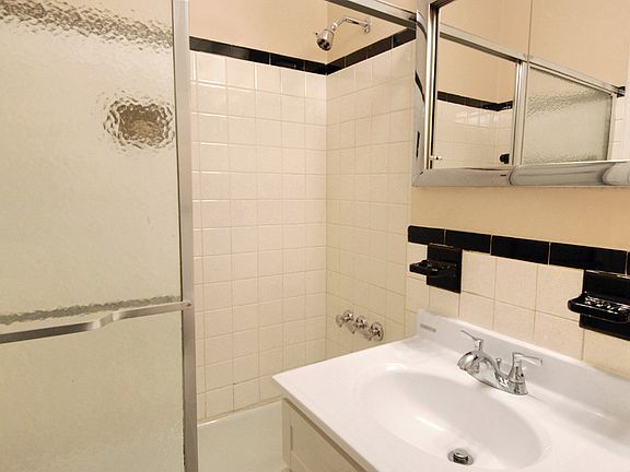 3rd image of 153 E 57th St APT 18J