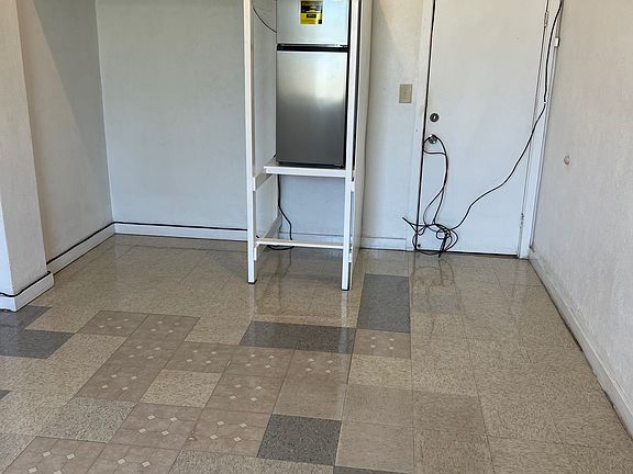 4th image of 3516 Waialae Ave #R1