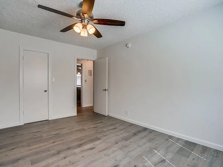 6407 10th Ave — Photo 30