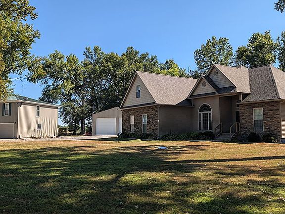 2nd image of 4133 Lagrande Trce