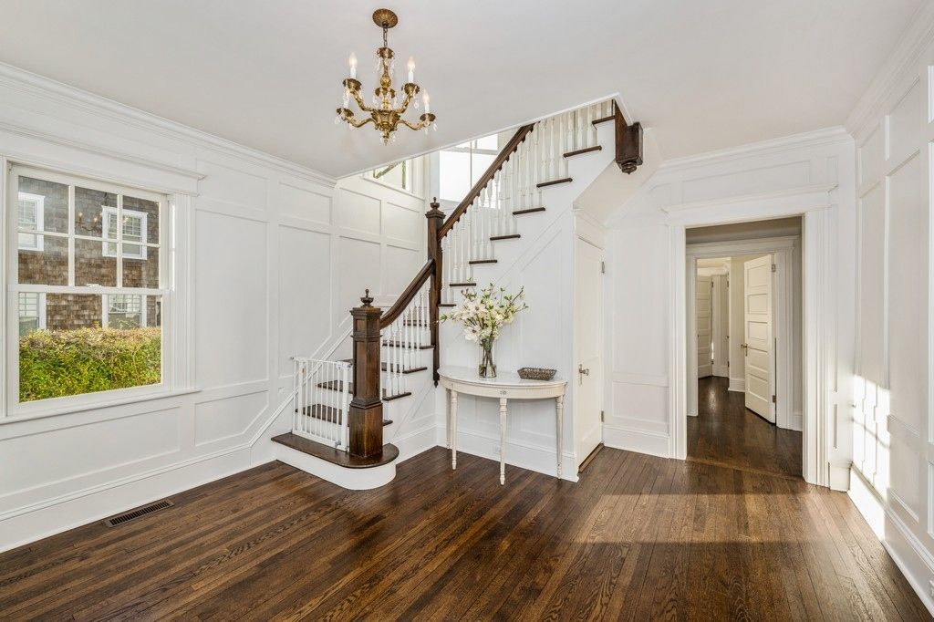 65 Herrick Rd, Southampton, NY 11968 Out East