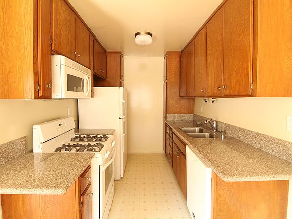4th image of 11728 Kiowa Ave Unit 6