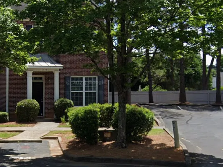 1714 Heights Cir NW — Photo 1