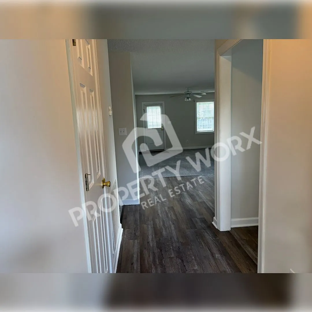 2 Bedroom Duplex in Nashville — Photo 2