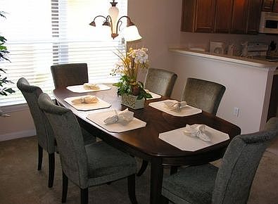 SR3P148MS-Dining-Area