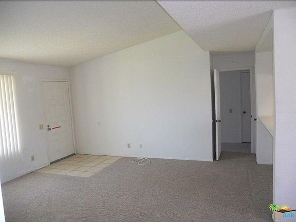 4th image of 4 Lakeview Cir
