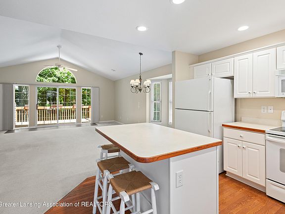 5th image of 5051 Willoughby Rd APT 17