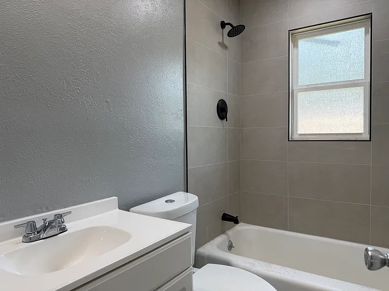 2500 Normont Cir — Photo 18