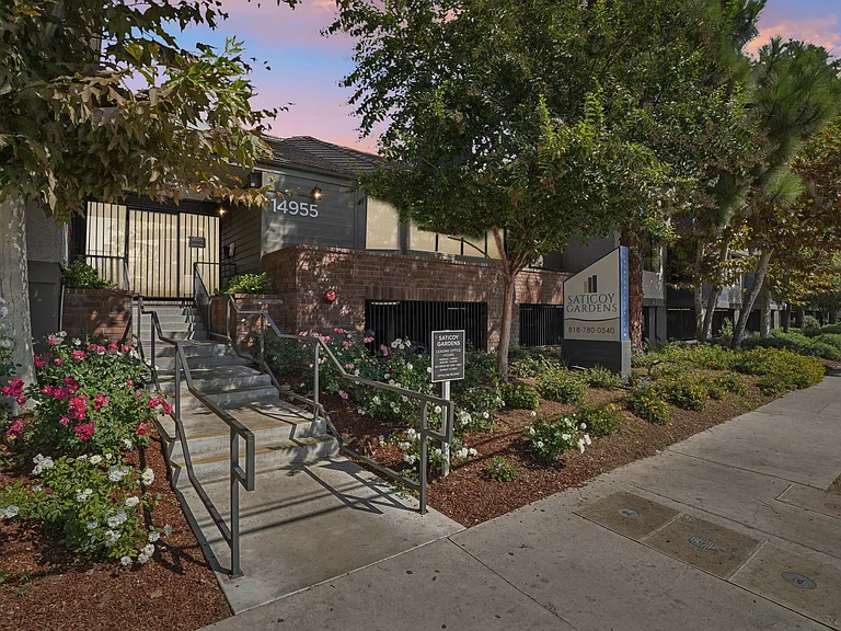 Saticoy Gardens — Photo 7