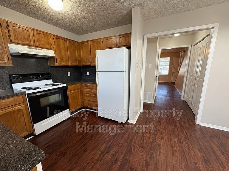 1401 Courtney Pl #C — Photo 28