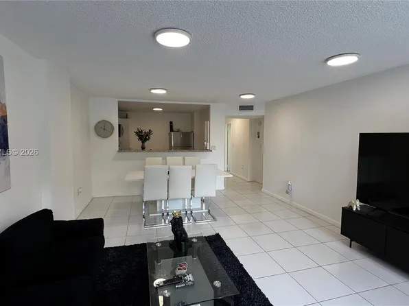 2780 NE 183rd St APT 303, Aventura, FL 33160