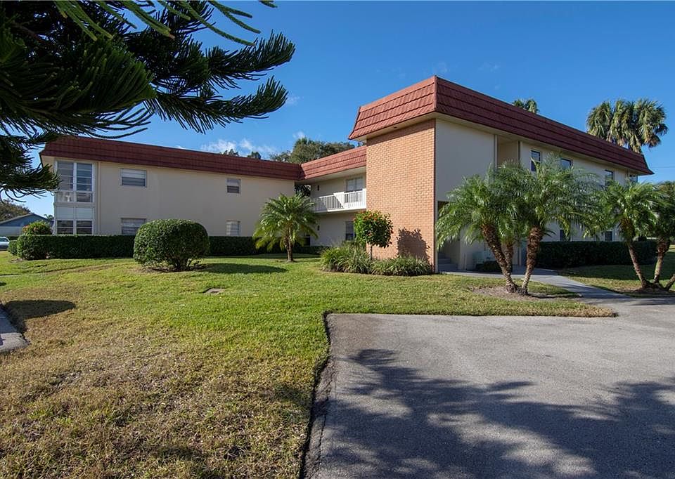 1st image of 16 Vista Palm Ln