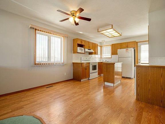 4th image of 40 N Chilcotin Rd W