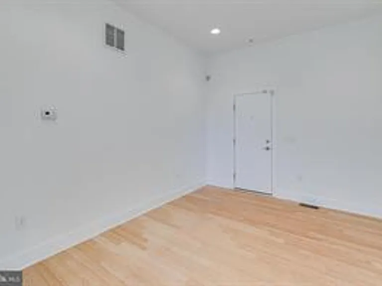 1106 N Hope St — Photo 8