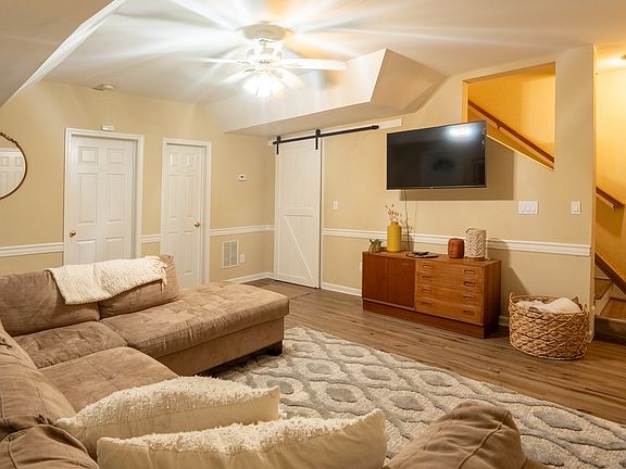 5th image of 110 Watercrest Ln