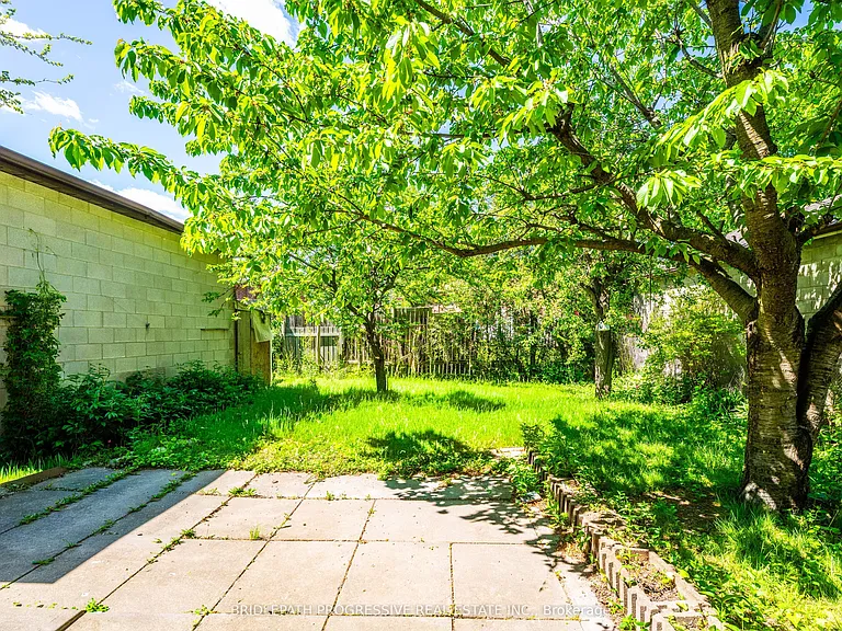 110 Marcella St — Photo 20