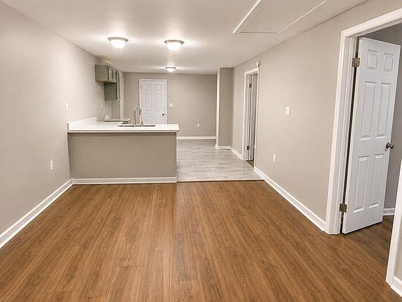 2nd image of 2146 Hunter Ave