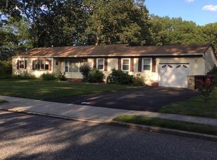 29 Cranmer Rd, Bayville, NJ 08721