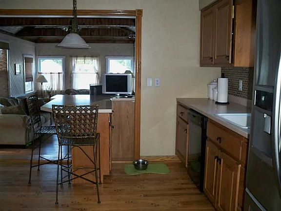 3rd image of 530 Welty St