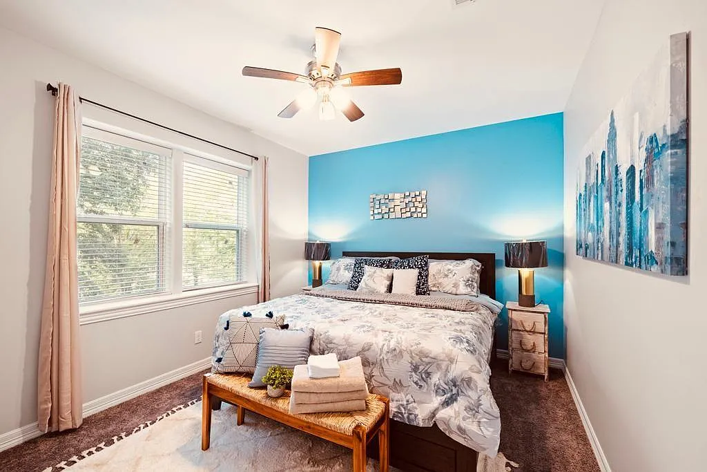 3 bed, 2.5 bath, 1673 sqft, $2,400 — Photo 3