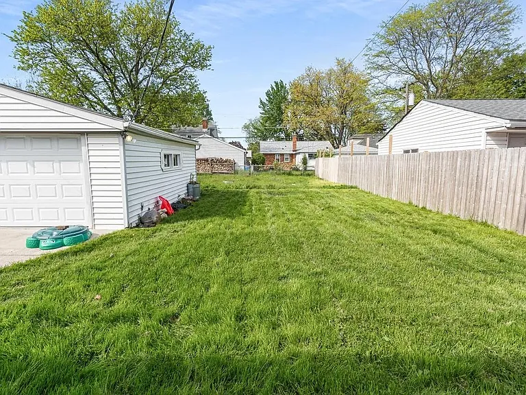 22713 Lanse St — Photo 3