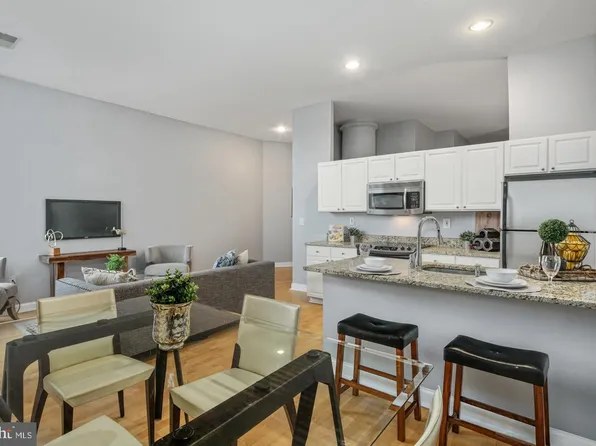 315 Arch St APT 406, Philadelphia, PA 19106