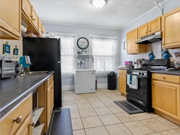 163 S Whitney St, Hartford, CT 06105