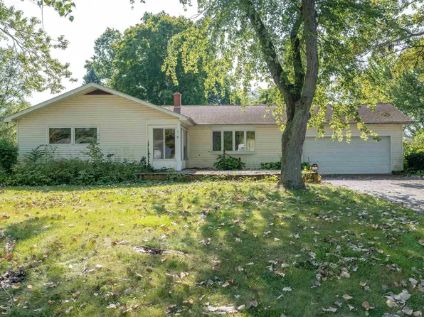 7 Henderson Dr, Warsaw, IN 46580