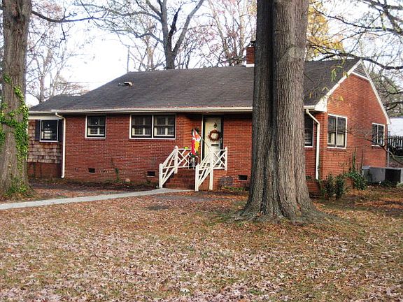 3rd image of 736 Henry St
