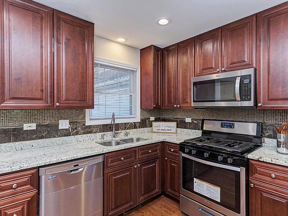 5th image of 1679 W Ethans Glen Dr