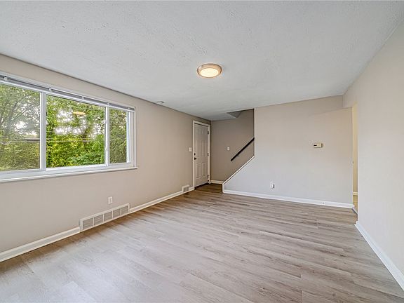 2nd image of 511 Vogels Ln