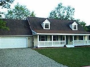 3901 Pamela Ln, White Lake, MI 48383