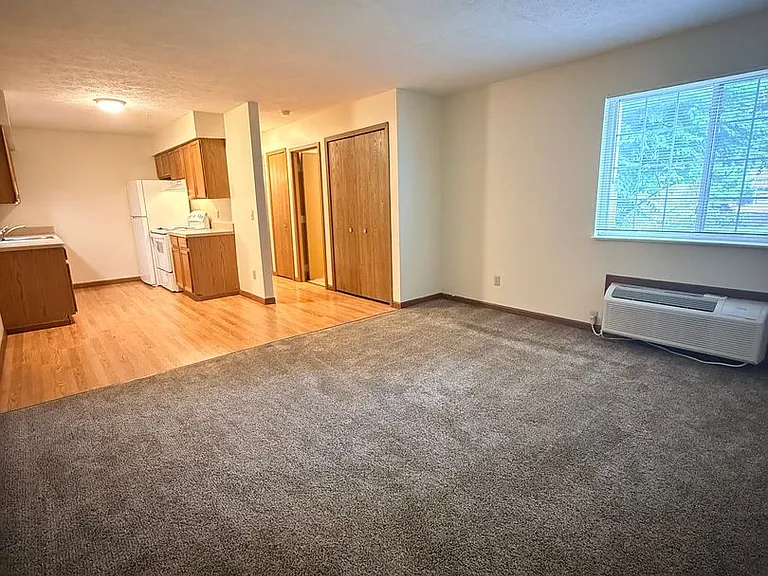 637 Mentor Ave — Photo 3