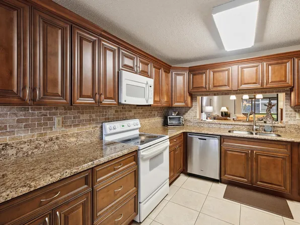15456 Pembridge Drive #101, Delray Beach, FL 33484