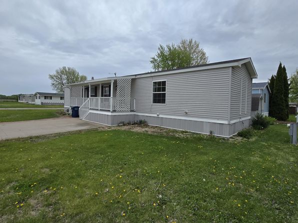 712 E 1st St, Wilton, IA 52778