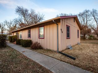 916 Pottawatomie Ave, Manhattan, KS 66502