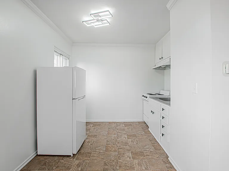 5843 W 88th St — Photo 535
