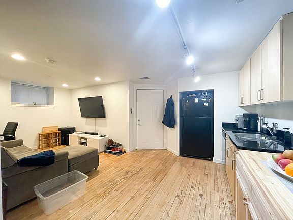 4th image of 2050 W Potomac Ave APT G