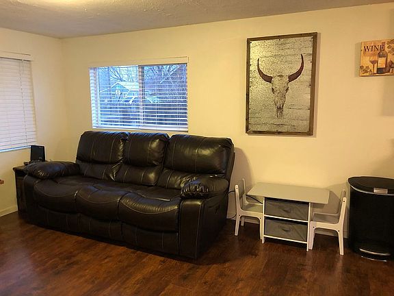 3rd image of 1003 Della Ave