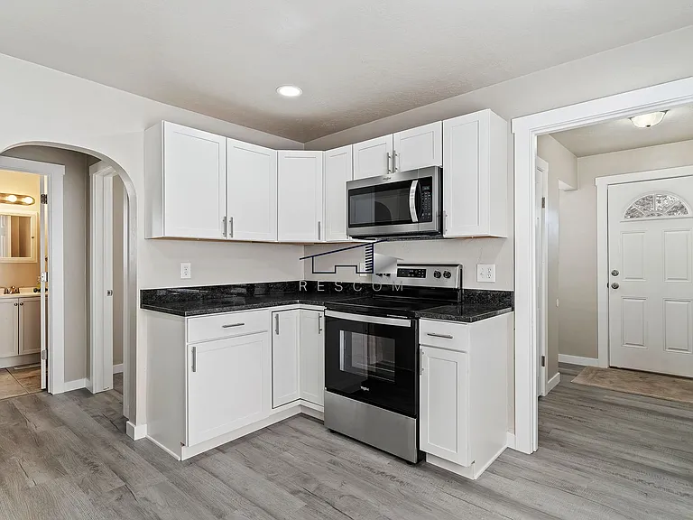 3480 Ogden Ave — Photo 3