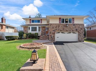 1 Stuart Dr, Syosset, NY 11791