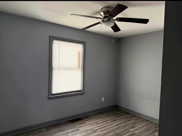 1712 Spring Ave NE — Photo 5